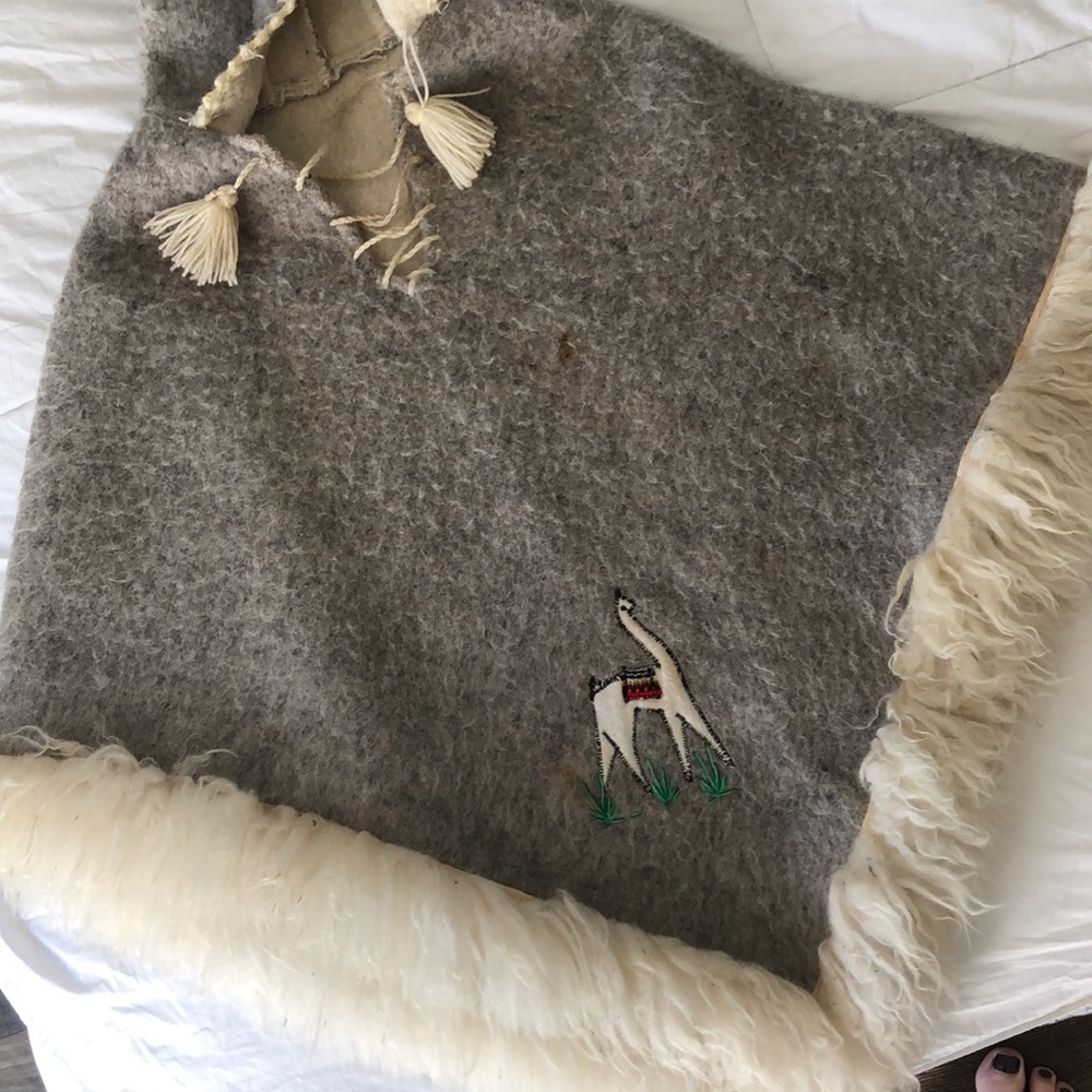 Authentic Alpaca poncho. Girls S